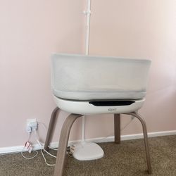 Graco SmartSense Soothing Bassinet 