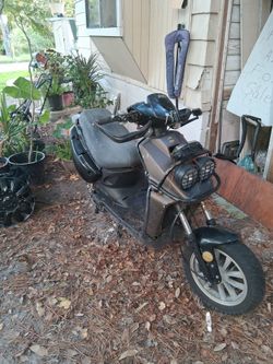 2023 Sanmen County Yungfu Machine company 150cc Italian style gas scooter