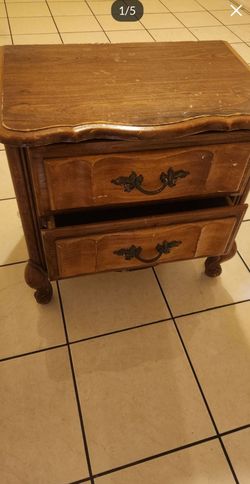 Small brown drawer dresser