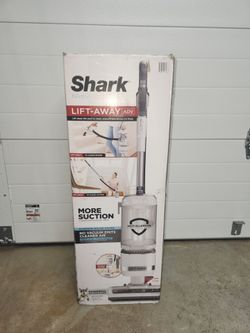 (Brand New) Shark
Navigator Lift-Away ADV Upright Vacuum
