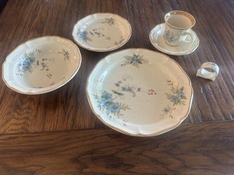 Mikasa Dish Set