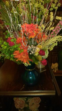 BEAUTIFUL floral arrangement from " Designs by Diana"