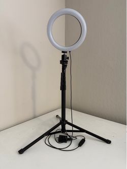 Tripod with face light $10