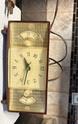 Vintage GE Model 8SA69 Electric Clock