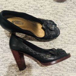 Stylist Leather Dark Navy Pumps 