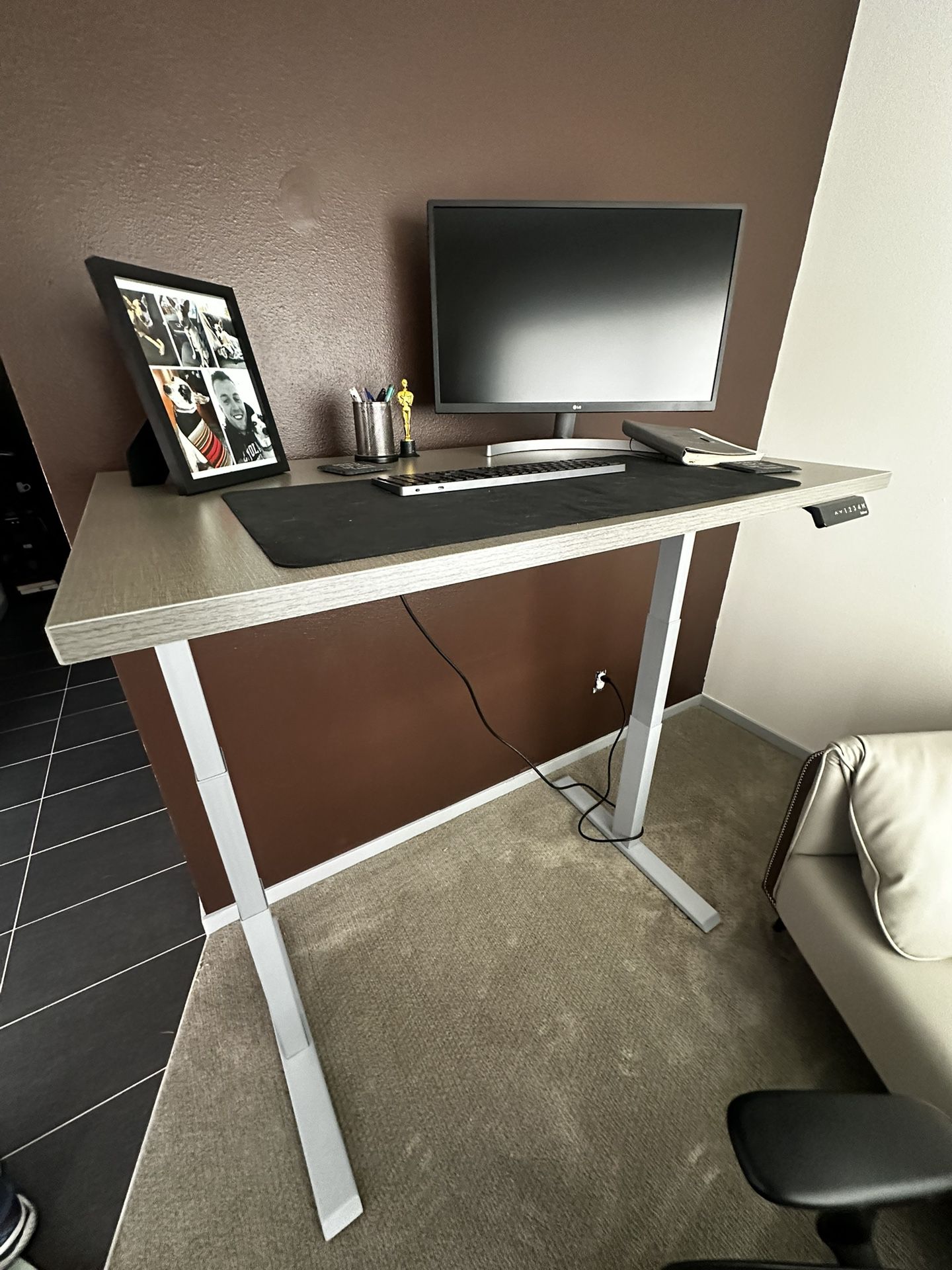 Sit/stand Desk + Desk chair