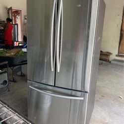 Samsung REFRIGERATOR WORKS GREAT