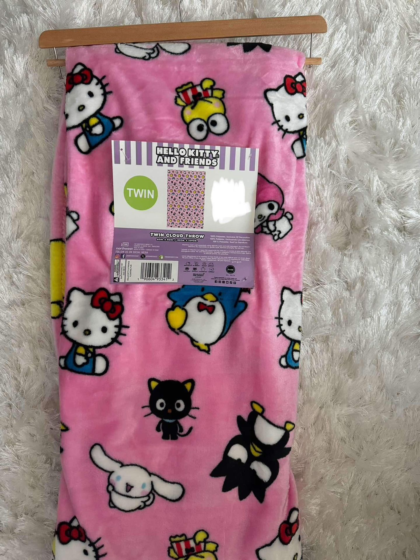 BRAND NEW: Hello Kitty Plush Blanket