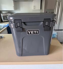 YETI Roadie 24 Hard Cooler Charcoal
