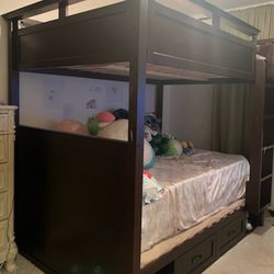 Free Full Size Solid Wood Bunk Bed W 1 Mattress (Top)