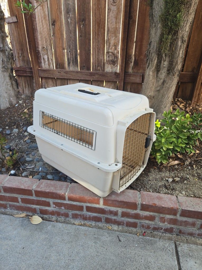 Cat/dog Kennel ( Petmate) Medium Size