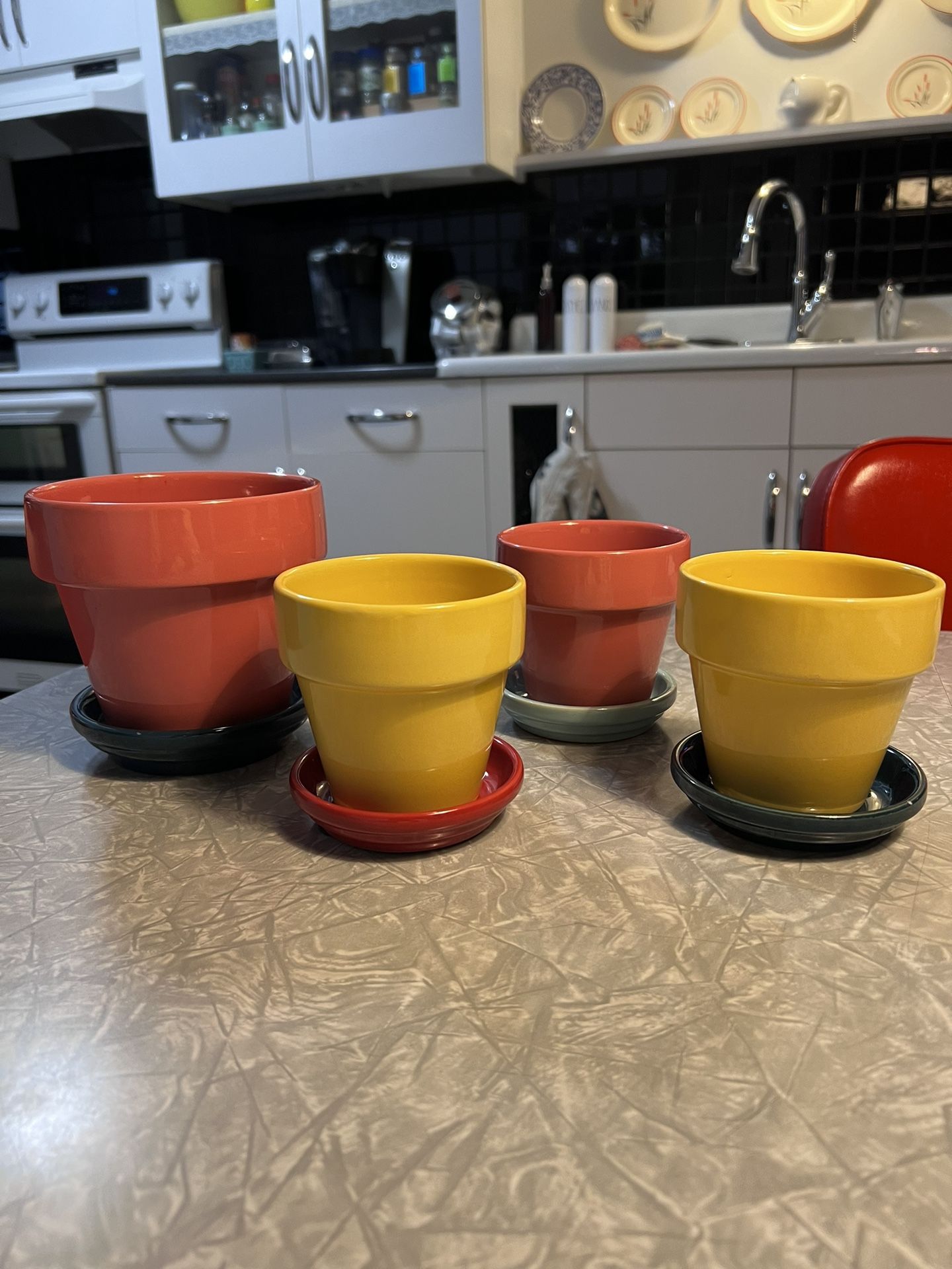 4 Ceramic Flower Pots With Saucers