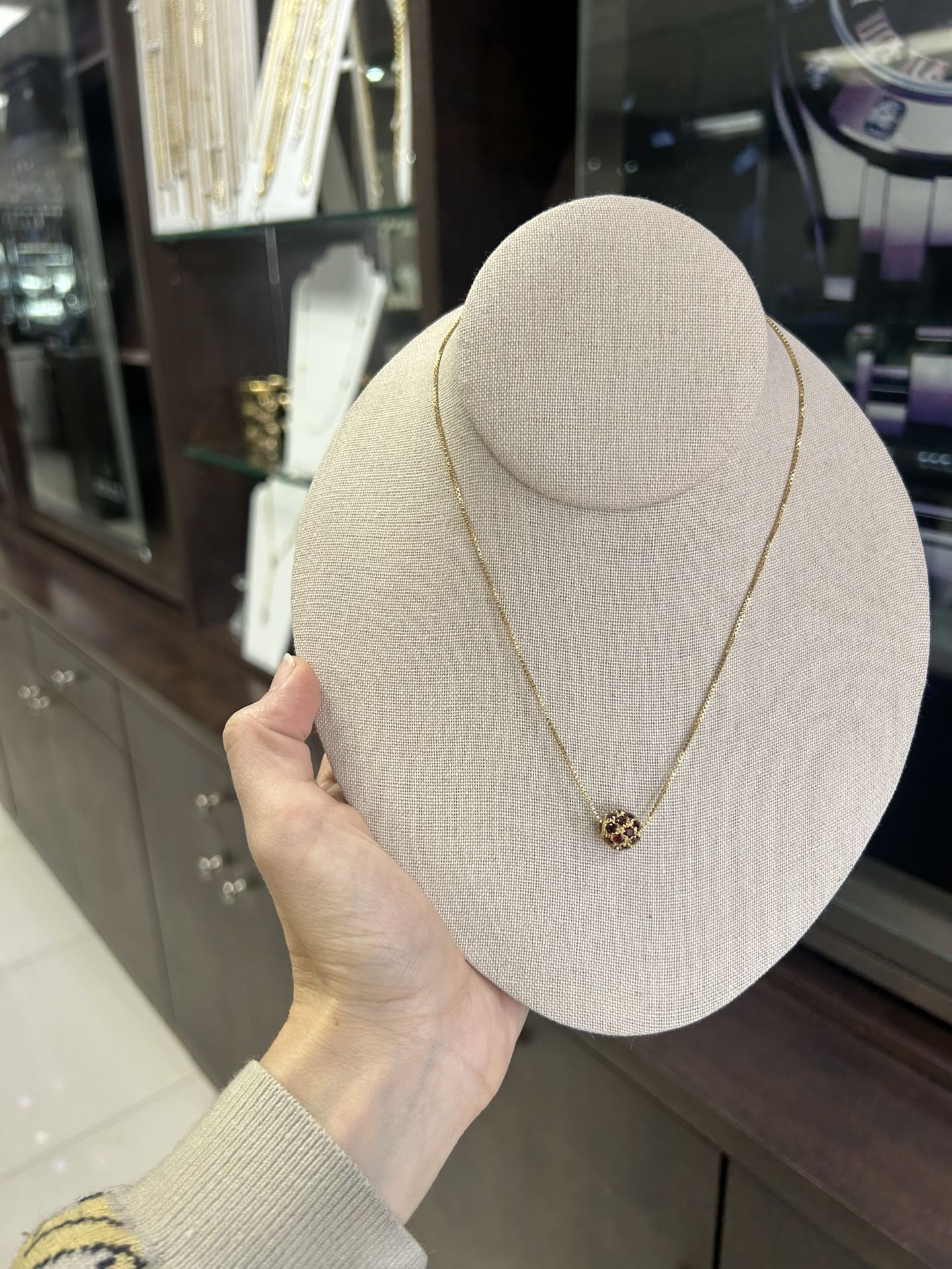 Necklace Yellow Gold 18k. Ball