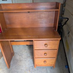 Computer Desk with Hutch (40'L x 18 1/2'W x 48'H)