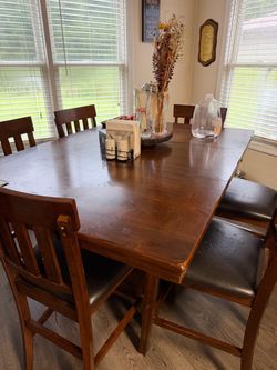 Table with 6 chairs and leaf