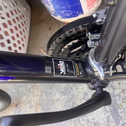 Large Giant Hybrid Road Bike. 