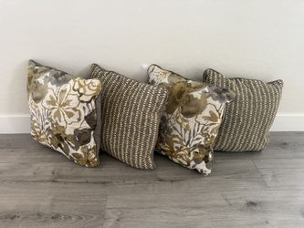 4 Decorator Pillows