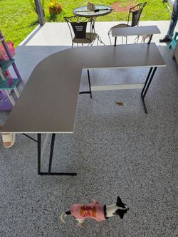 White desk for sale