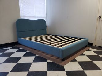 Full size bed frame - can DELIVER almost anywhere for $20 extra - gently used and in LIKE NEW condition 😍