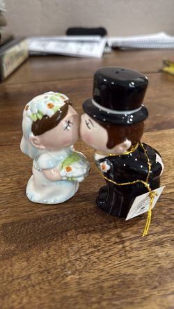 Bride & Groom Salt & Pepper Shaker