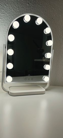 Impression vanity mirror