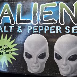 ALIEN SALT & PEPPER SHAKERS