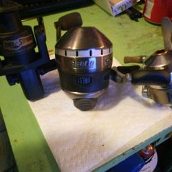 Fishing Reels 3 Of Them  2 Push Button 1 Regular Reel