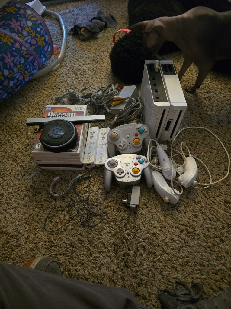 Huge Nintnedo Wii Lot (Games Included)