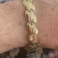 14k Beautiful Bracelet 13.9 Grams  71/4”