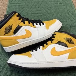 Jordan 1 “ University Gold “ Mens Size 12