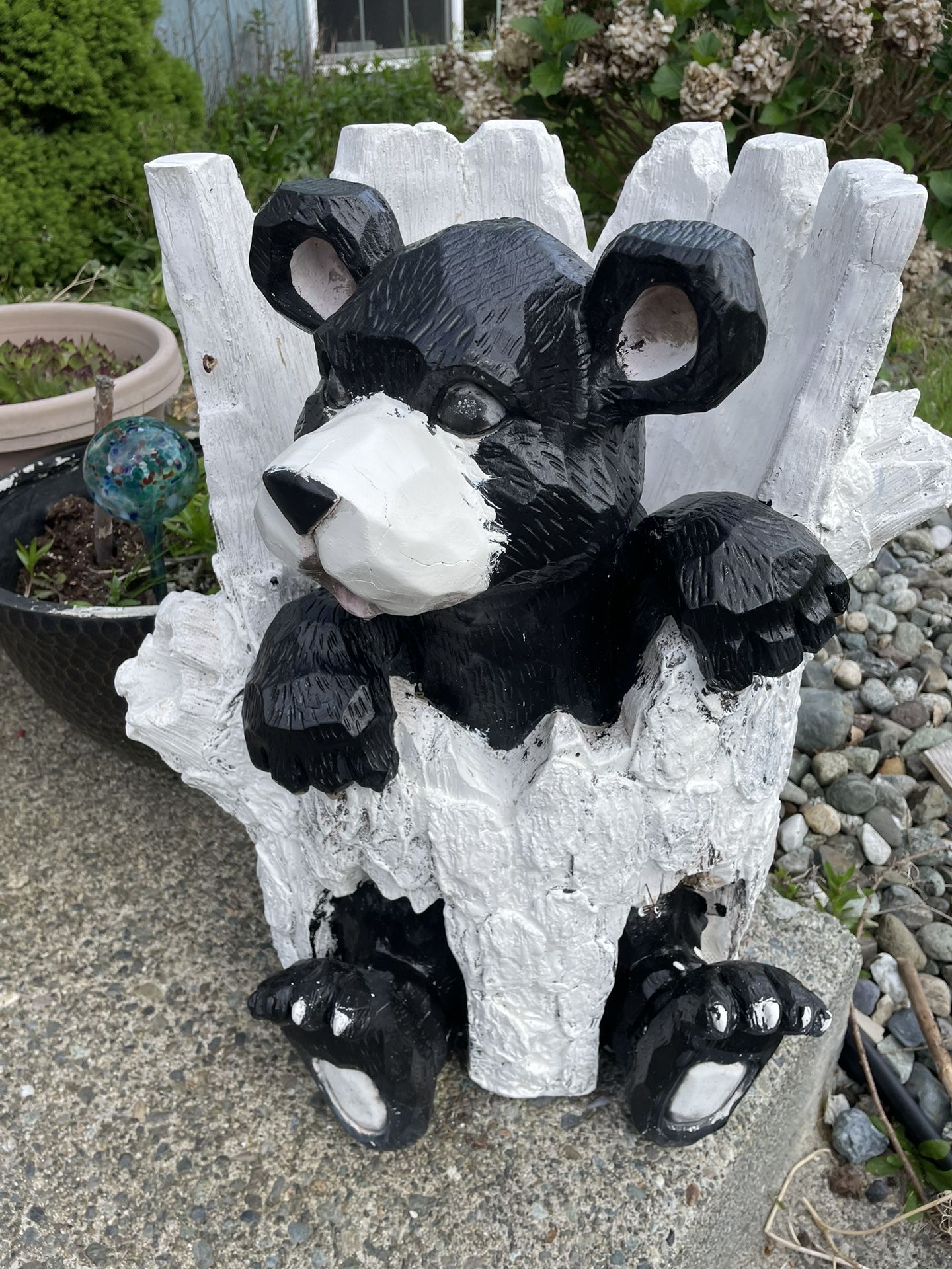 Nice Big Yard statue black bear siting on tree stump