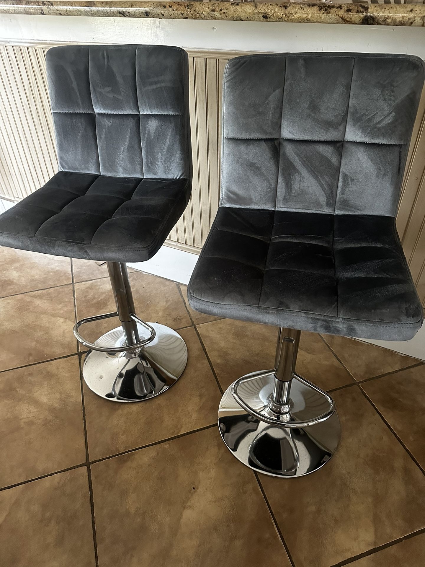 2 modern adjustable stools