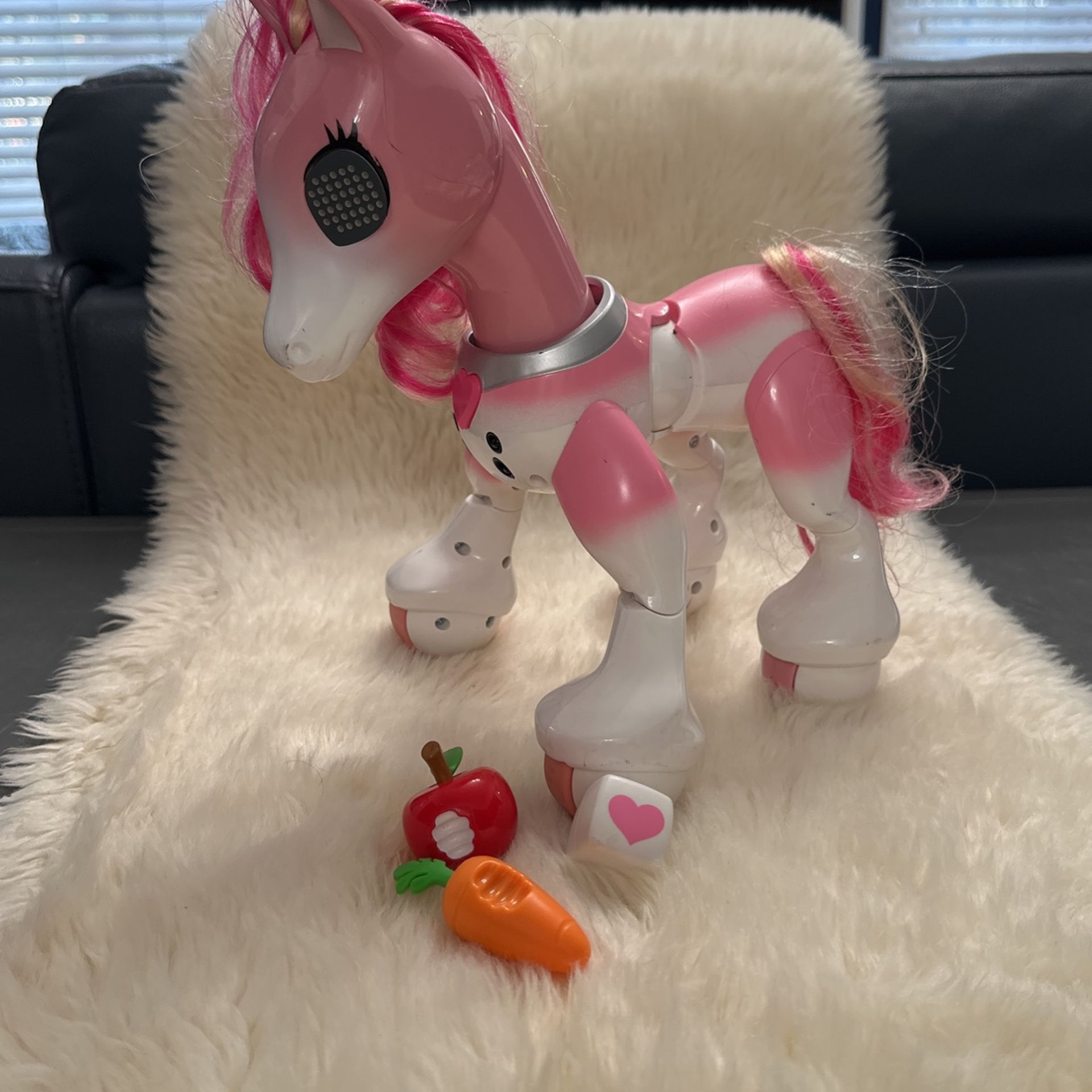 Zoomer Toy Show Pony