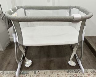 Baby Delight Beside Me Dreamer Bassinet Bedside Sleeper