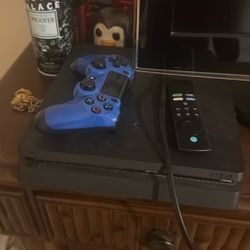 PlayStation 4 Slim 