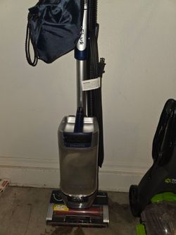Shark Stratos Vacuum, DuoClean PowerFins HairPro, Lift-Away, Navy