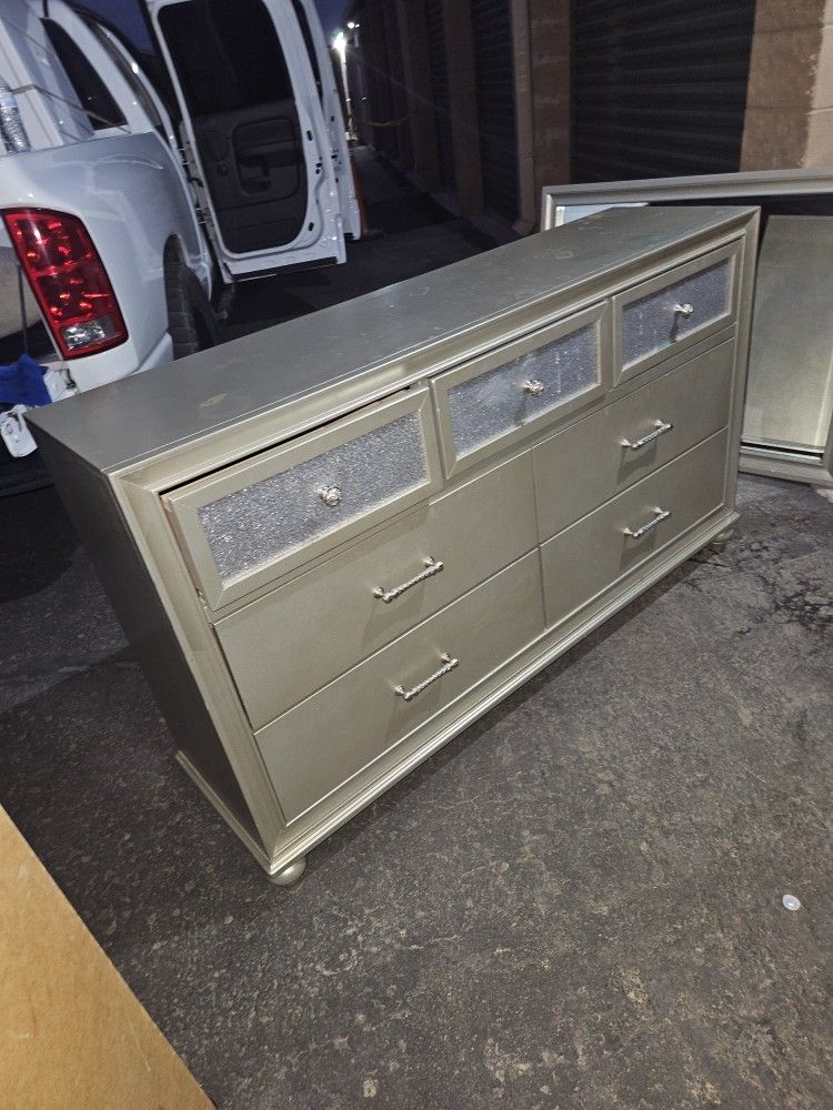 4pc Dresser Mirror And 2 Matching Nightstands Modern Champagne Fonish With Shimmering Top Drawers With