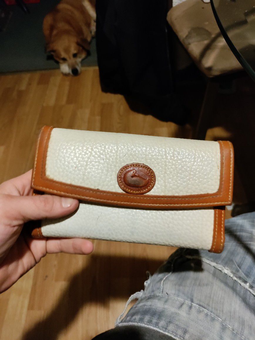 Vintage Dooney & Bourke Creme And Tan Pebbled All Weather Leather Wallet 
