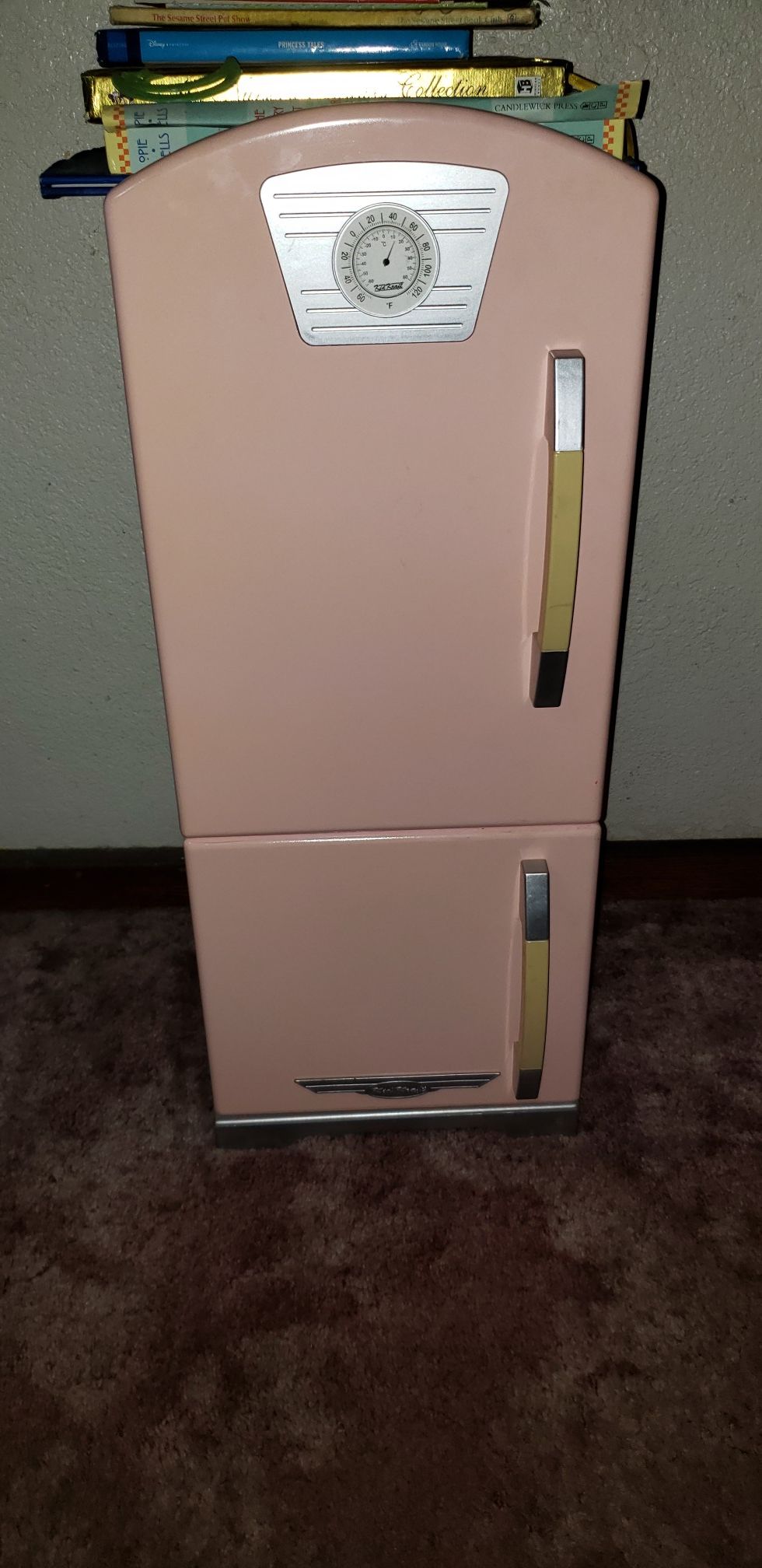 KidKraft Pink Retro Refrigerator