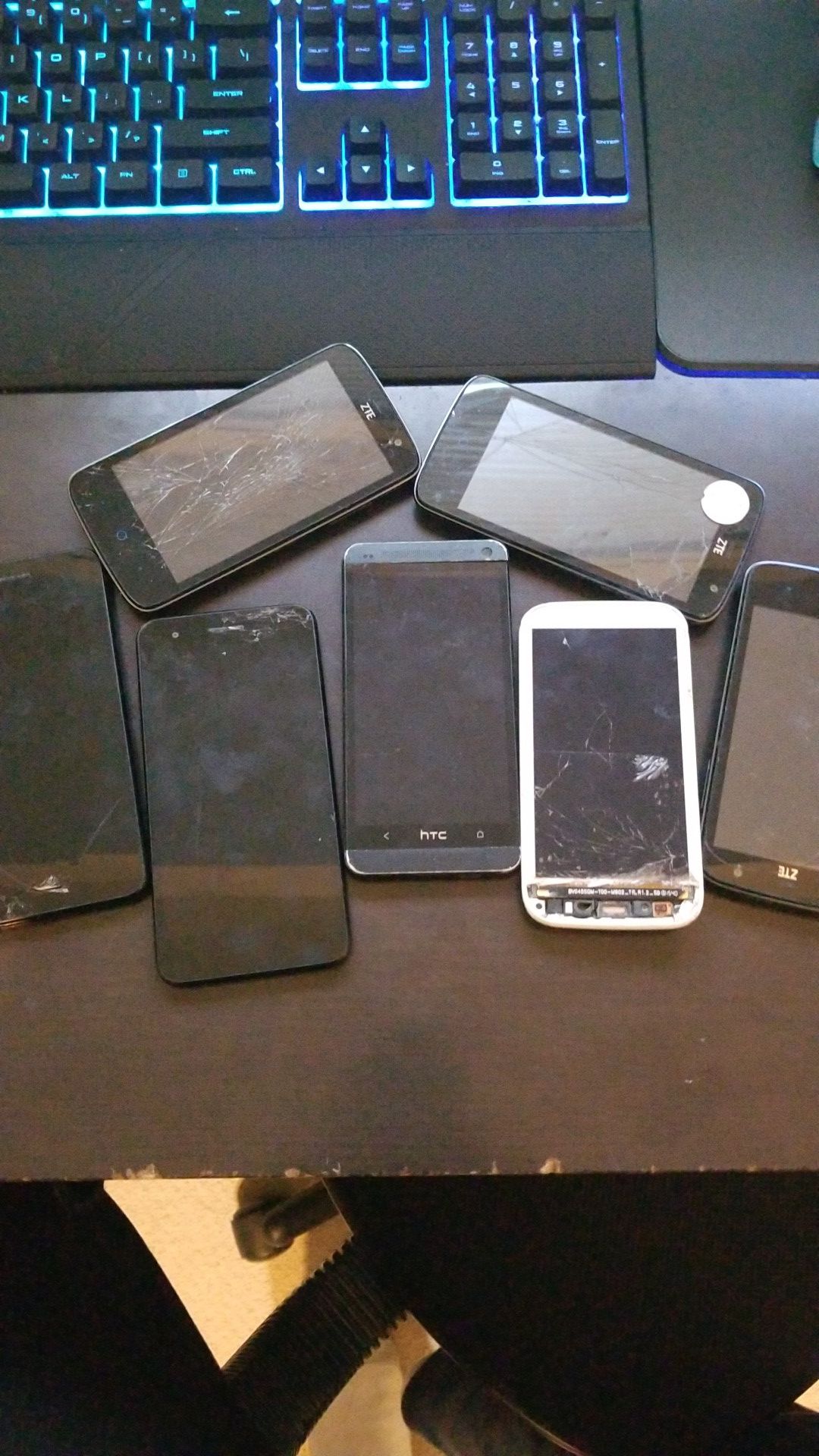 Phone lot NEED GONE TODAY! WILLING TO LOWER PRICE