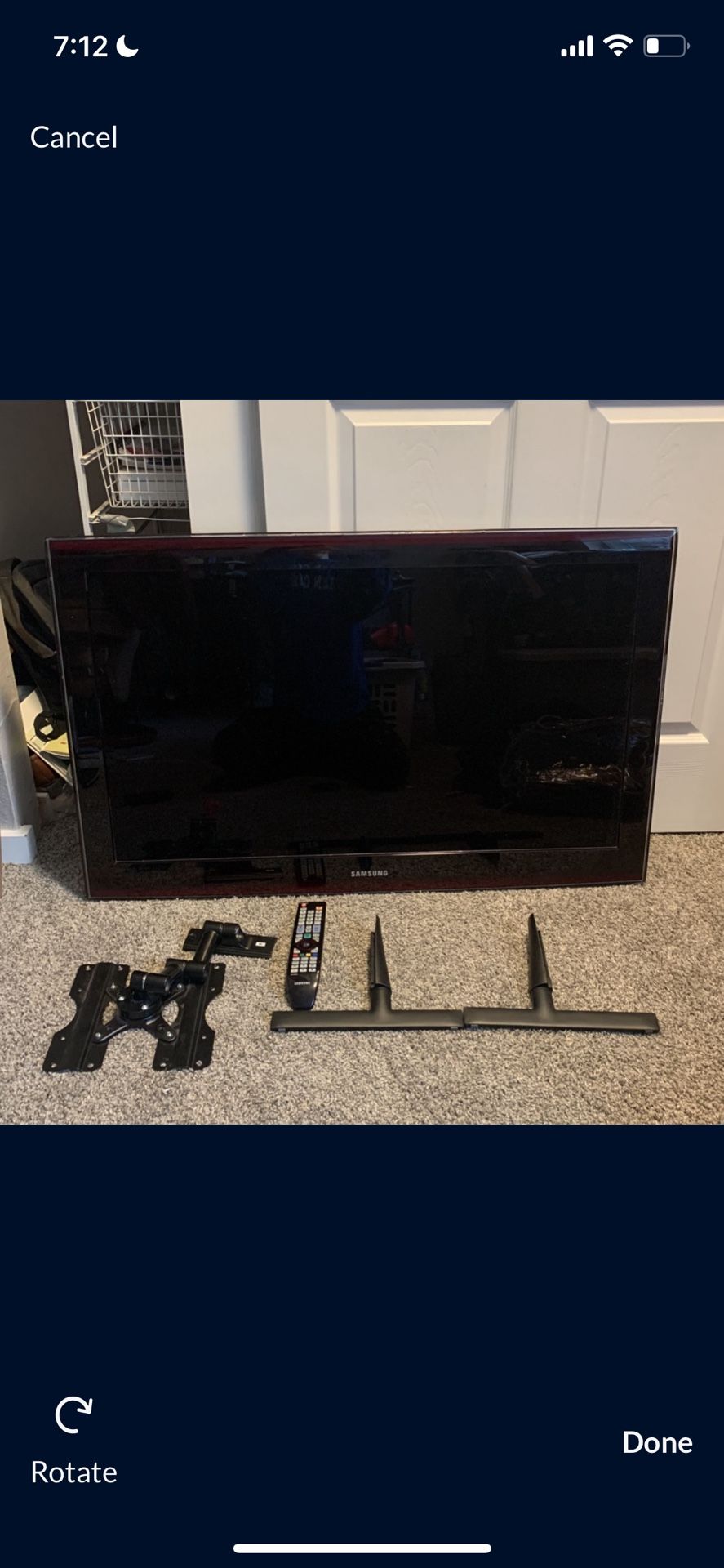 Black 40’’ Samsung TV