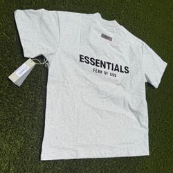 🔥 Fear of God Essentials T-Shirt – Light Oatmeal (XS & L)
