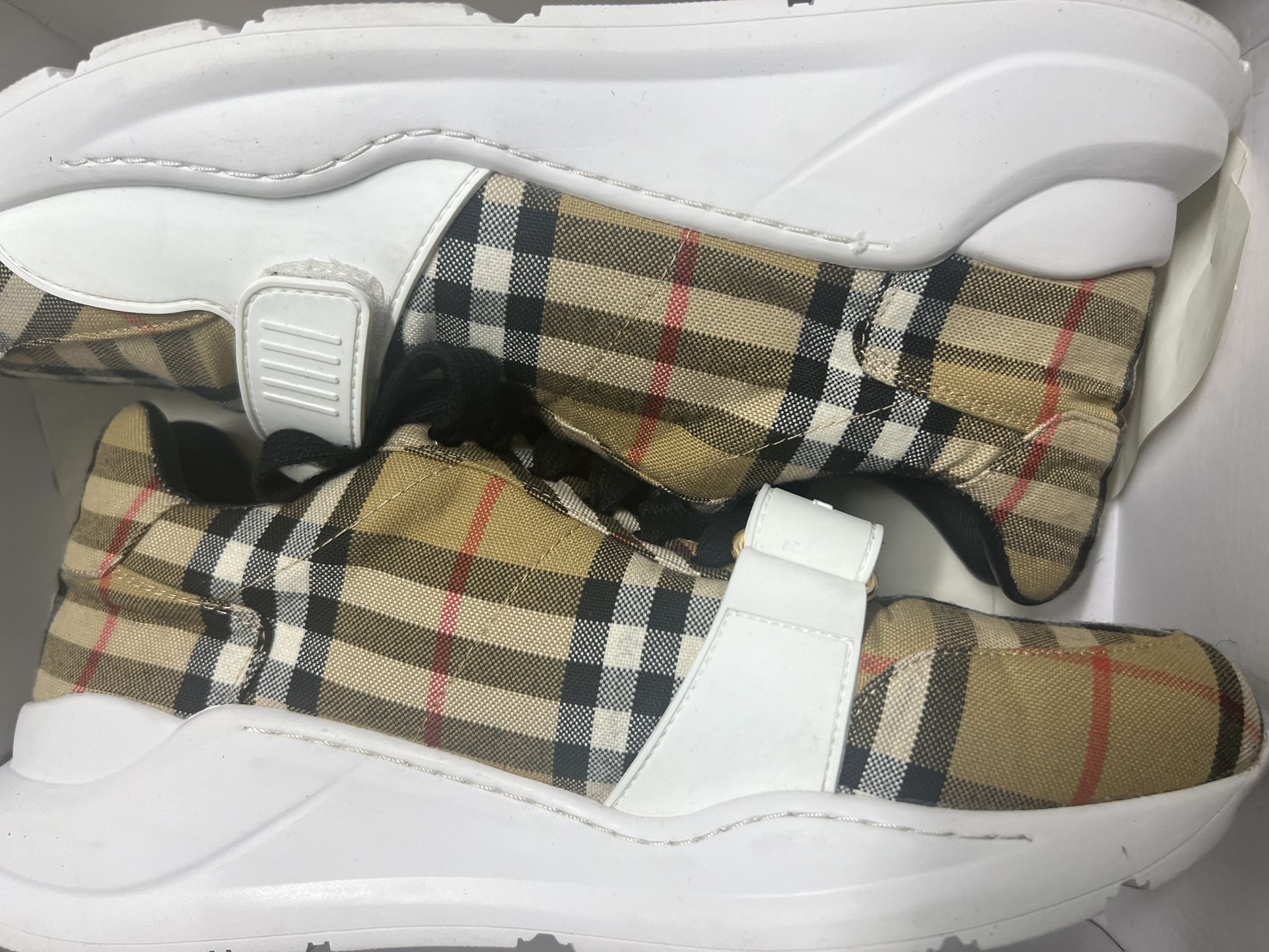 Burberry Sneakers 