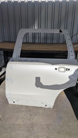 2016-2017-2018-2019-2020-2021-2022-2023-2024 VOLVO XC90 LEFT REAR DOOR OEM USED #11231