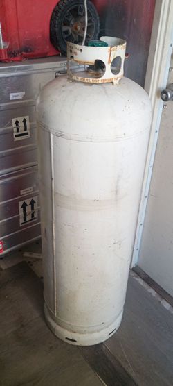 100 gallon propane tanks