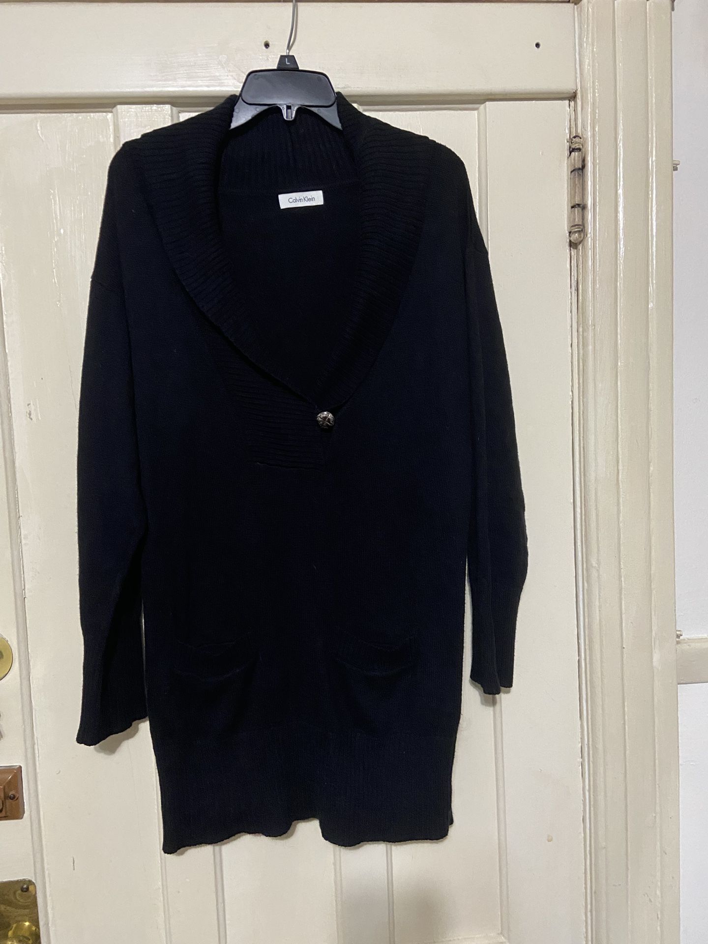 Calvin Klein women’s black knit sweater with a shawl collar and button detail XL