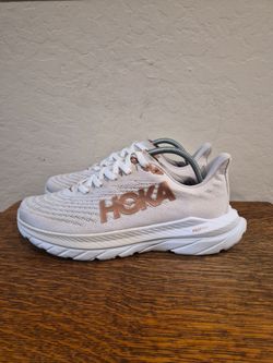 Hoka One One Mach 5 Athletic Running Shoes 
Women's Size US 9.5 B