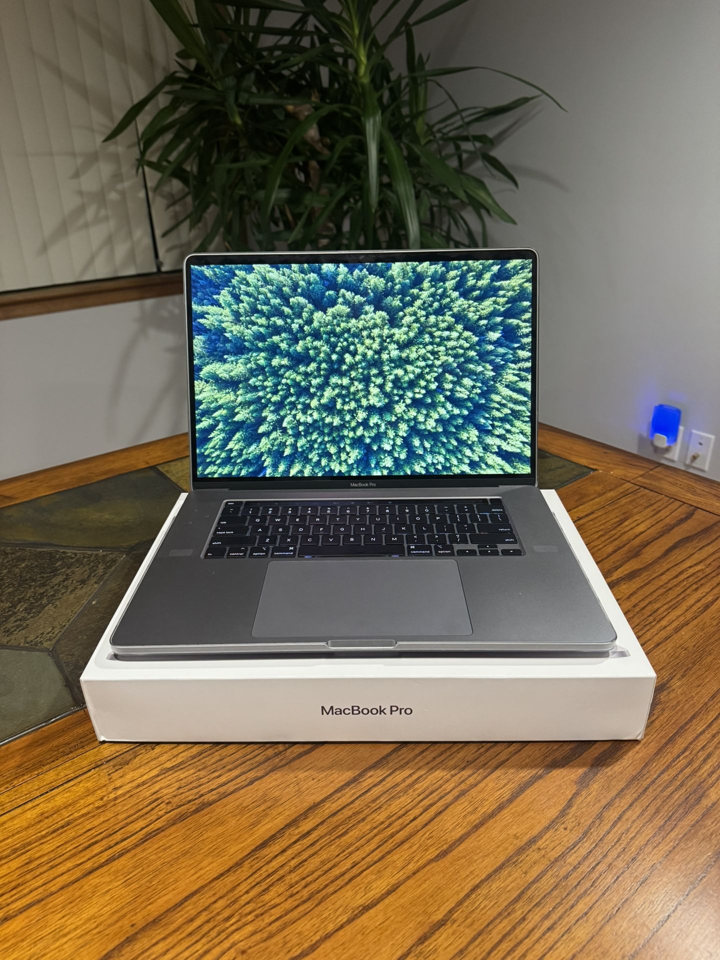 MacBook Pro 16”