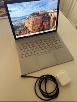 Microsoft Surface Book 2 detachable 2 in 1 touchscreen Pro Laptop