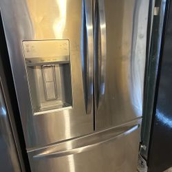 FRIGIDAIRE REFRIGERATOR PRETTY NEW 